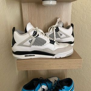 Size 9.5 Jordan 4 military black